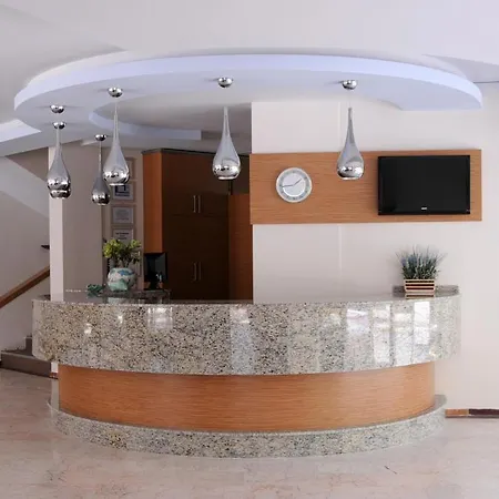 Gunes House מלון 2*