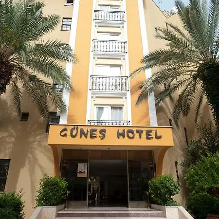 Gunes House מלון 2*