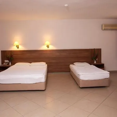 מלון Gunes House 2*